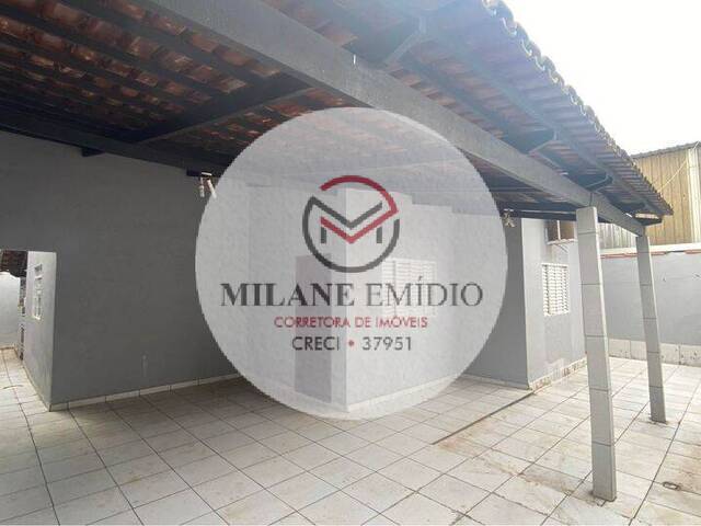 #166 - Casa para Venda em Catalão - GO - 2